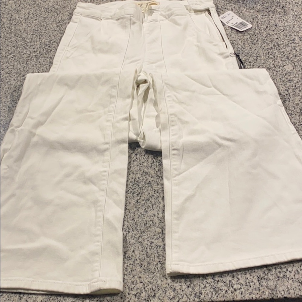 White denim pants